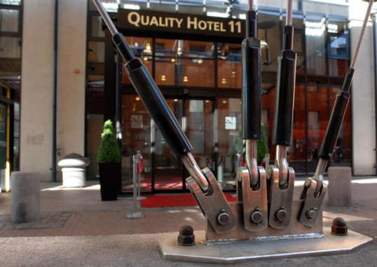 QUALITY HOTEL 11 13