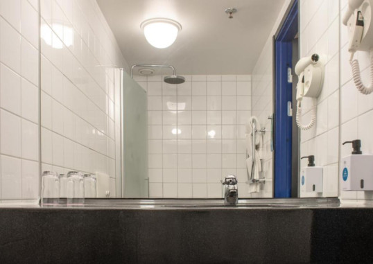 QUALITY HOTEL 11 9