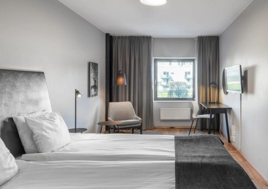 QUALITY HOTEL 11 3