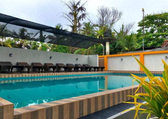 SUNDOWNERS HOTEL 2