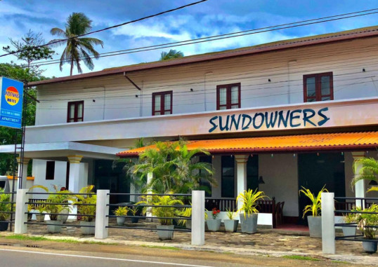 SUNDOWNERS HOTEL 1