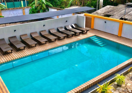 SUNDOWNERS HOTEL 4