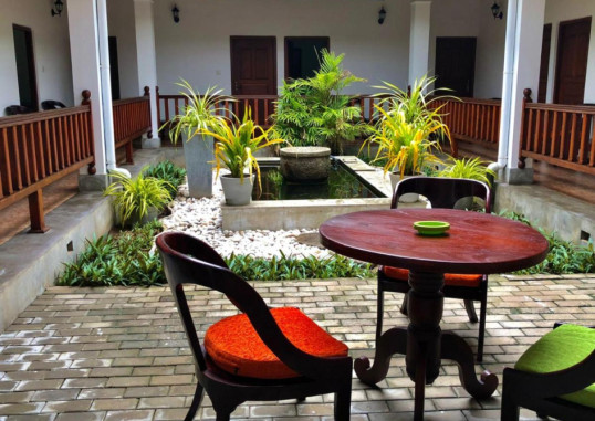 SUNDOWNERS HOTEL 8