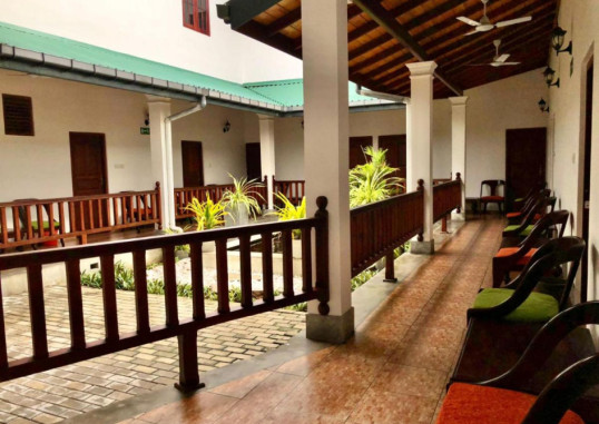SUNDOWNERS HOTEL 9
