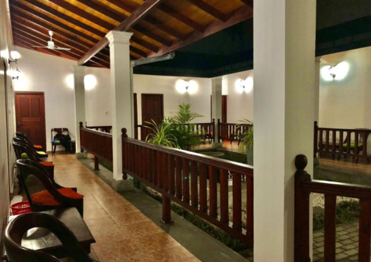 SUNDOWNERS HOTEL 11