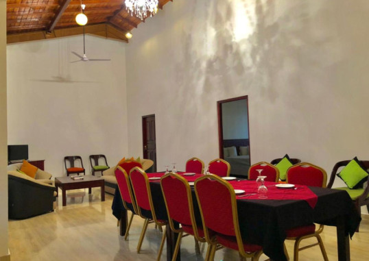 SUNDOWNERS HOTEL 12