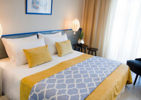 ALEGRIA FENALS MAR (ADULTS ONLY) 3