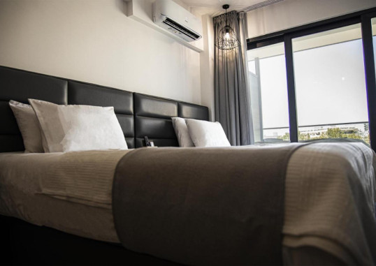 JIMMY'S SUITES 9