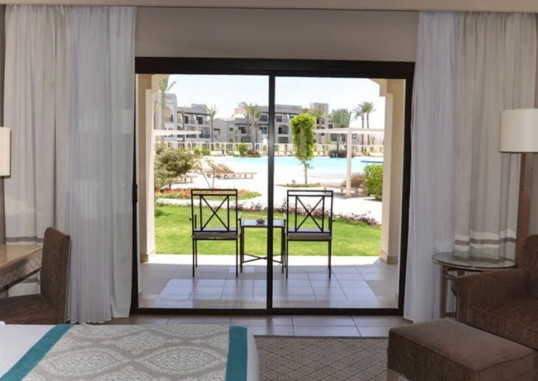 Family Deluxe Pool View Room 2