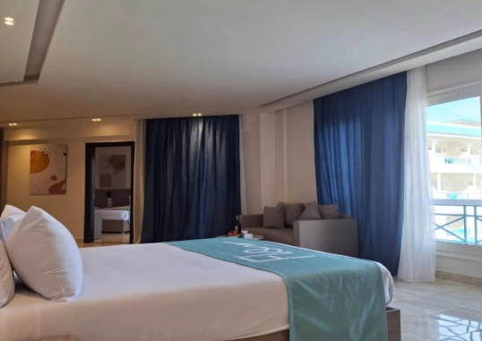 Family Jacuzzi Suite Pool Or SSV 1