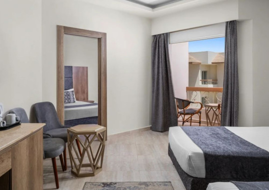 Deluxe Family Room 3