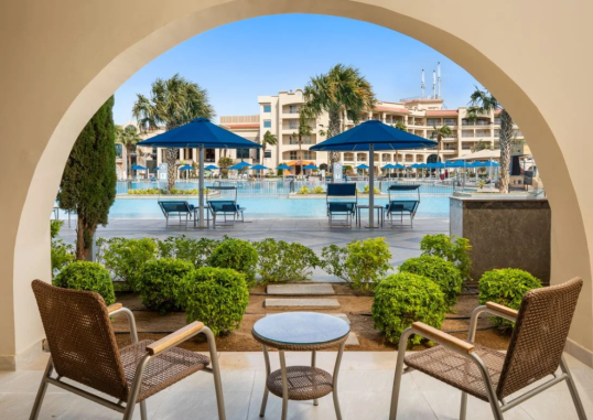 Deluxe Pool View 2