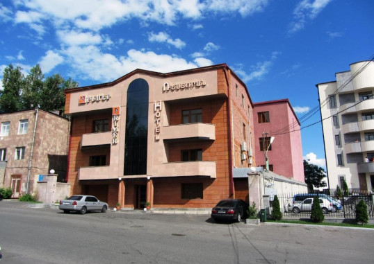 PRIMER HOTEL 5