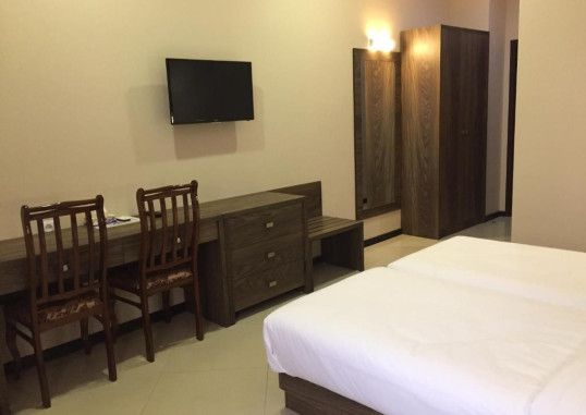 PRIMER HOTEL 8