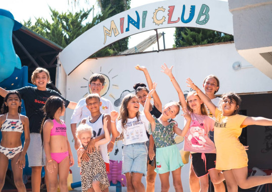 SCYLAX FAMILY CLUB 13