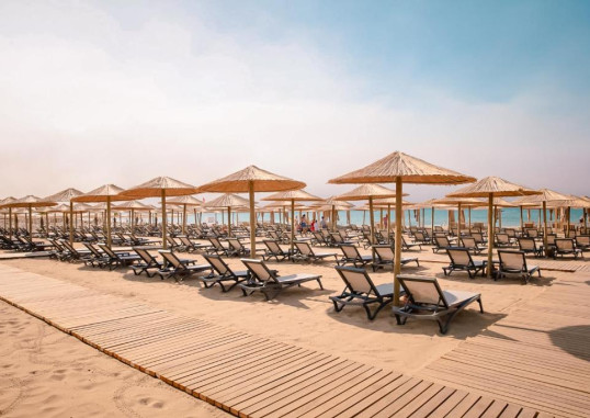 LIU RESORTS 23