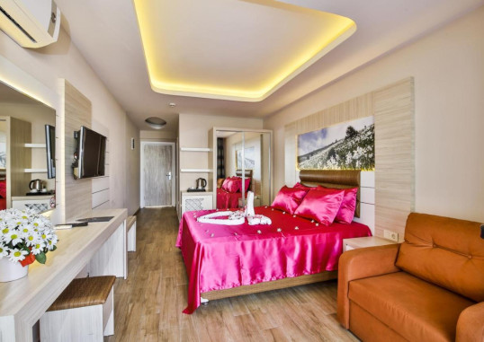 OPIA BOUTIQUE 11