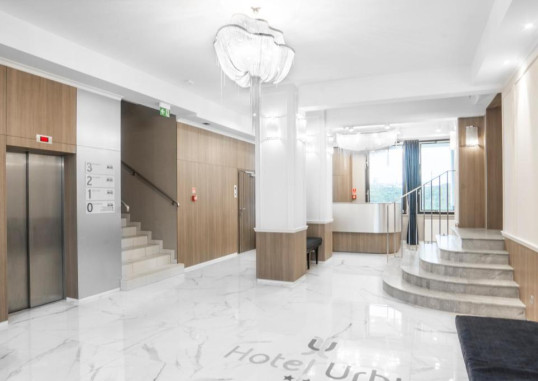 HOTEL URBI 10