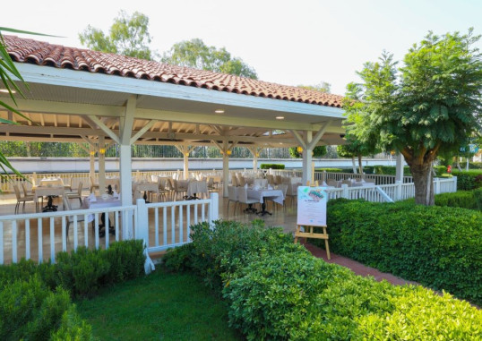CRYSTAL ADMIRAL RESORT SUITES & SPA 12