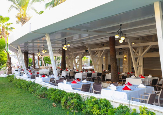 CRYSTAL ADMIRAL RESORT SUITES & SPA 17