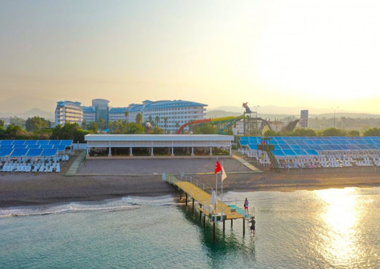 CRYSTAL ADMIRAL RESORT SUITES & SPA 32