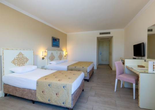 CRYSTAL ADMIRAL RESORT SUITES & SPA 36
