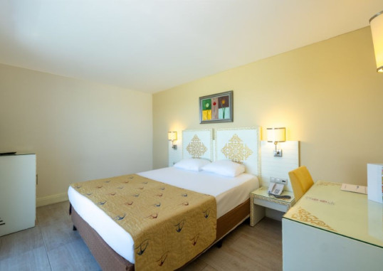 CRYSTAL ADMIRAL RESORT SUITES & SPA 40