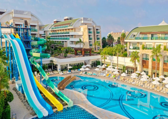 CRYSTAL WATERWORLD RESORT & SPA 2