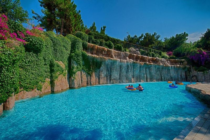 Atpūta brīnišķīgajā 5-zvaigžņu viesnīcā UTOPIA WORLD HOTEL