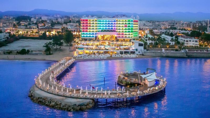 Lieliska atpūta 5-zvaigžņu viesnīcā AZURA DELUXE RESORT!